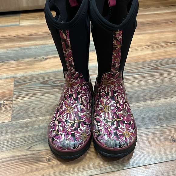 BOG Boots - Picture 2 of 8